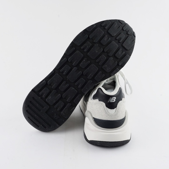 New Balance Mens 57/40 Sneakers M5740HCE in Gray / Black - Picture 7 of 7